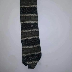 Taylor Row Men's tie